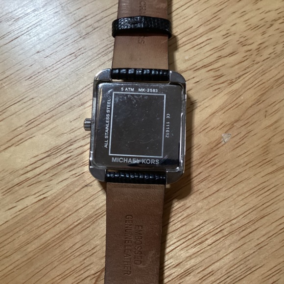 Michael Kors Lake Pave Silver-tone Embossed Leather Band Women’s Watch MK2583 - Picture 4 of 15